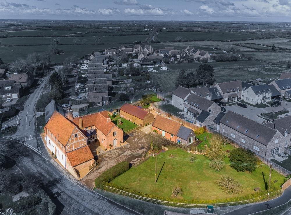 St. Marys Road, East Claydon, Buckingham 6 bed country house £1,750,000
