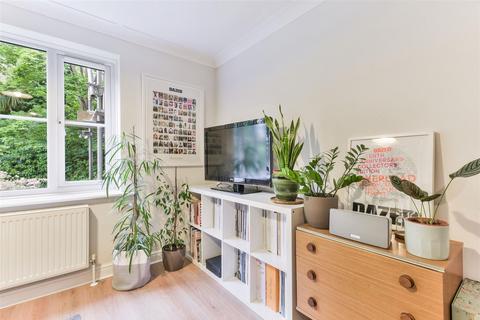 101 Goddard Place, London, N19 5GT