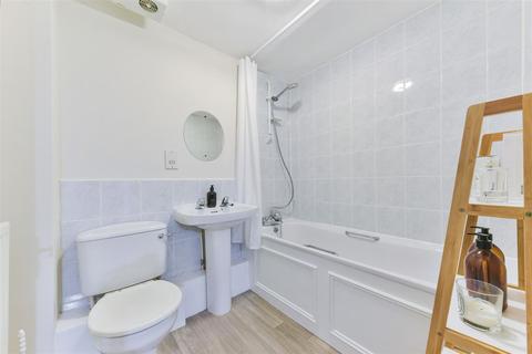 101 Goddard Place, London, N19 5GT