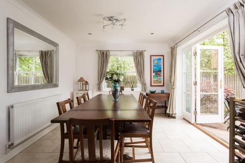 Holly House Finkle Street, Hemingbrough, Selby, YO8 6QN