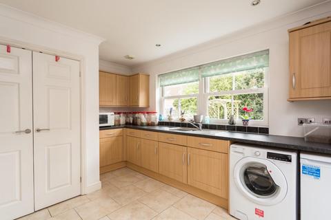 Holly House Finkle Street, Hemingbrough, Selby, YO8 6QN