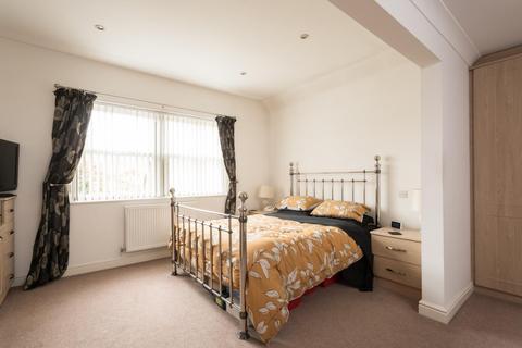 Holly House Finkle Street, Hemingbrough, Selby, YO8 6QN
