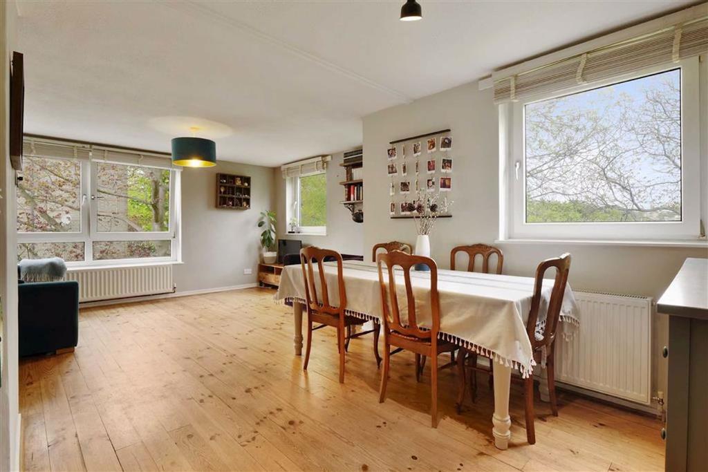 Westwood Hill, Sydenham 3 bed flat £400,000