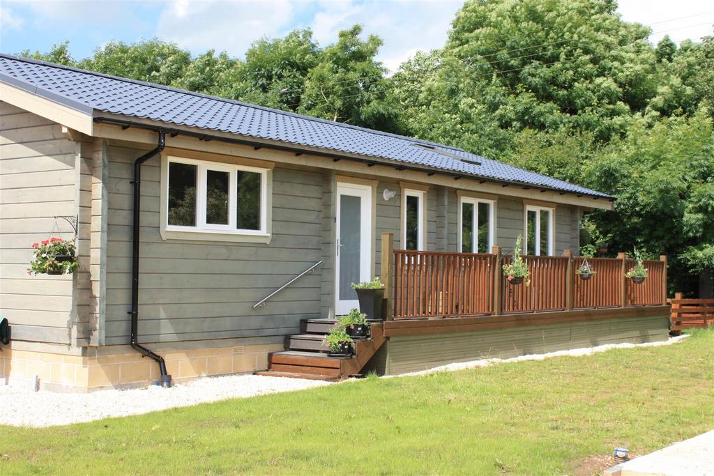 Frisby Lakes Luxury Lodge Park