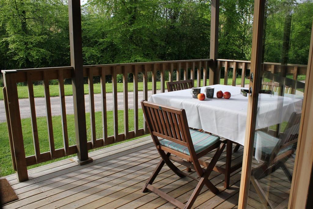 Frisby Lakes Luxury Lodge Park
