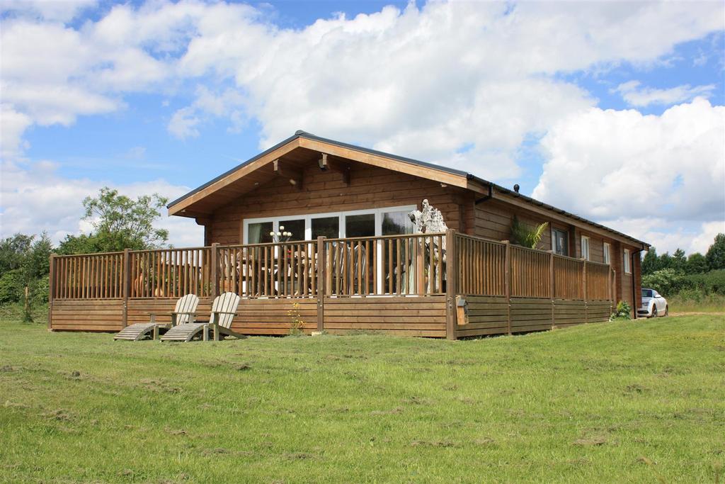 Frisby Lakes Luxury Lodge Park