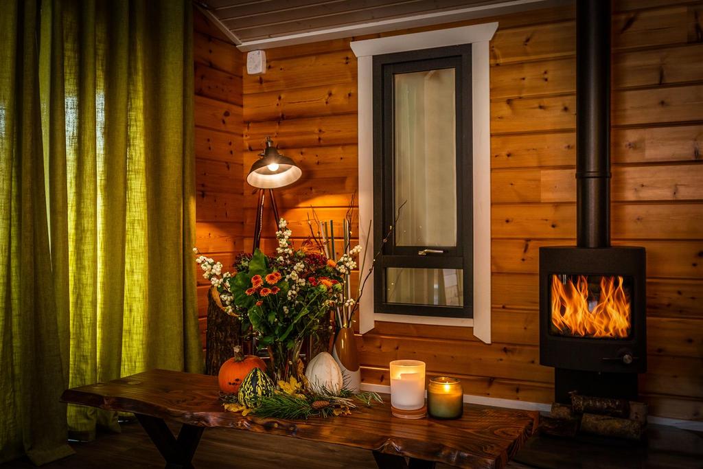 Frisby Lakes Luxury Lodge Park