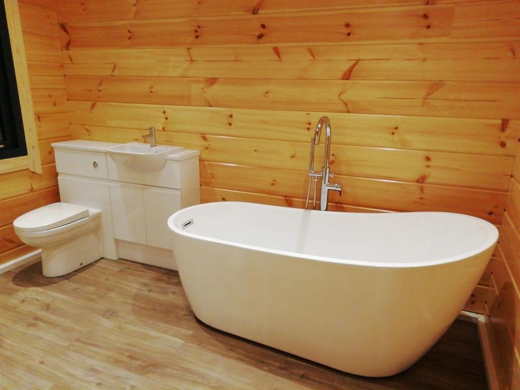 Frisby Lakes Luxury Lodge Park