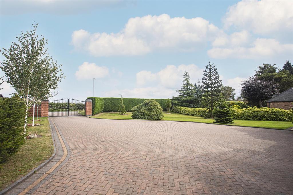 Coxmoor Road, SuttonInAshfield 5 bed house £650,000