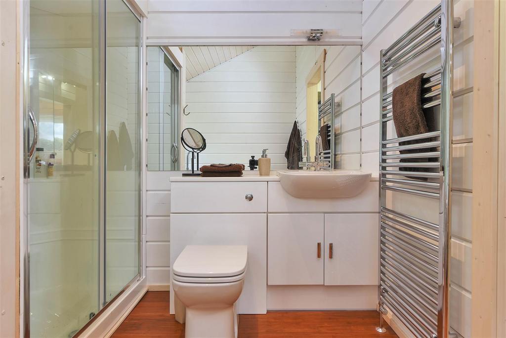 Frisby Lakes Luxury Lodge Park