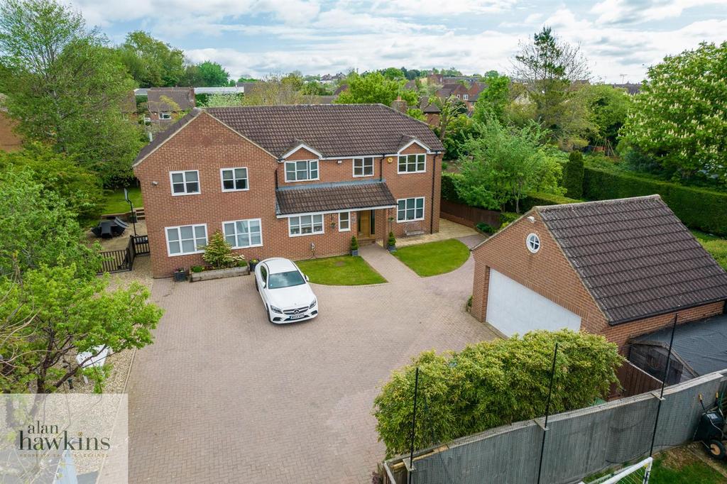 Morstone Road, Royal Wootton Bassett 5 bed detached house - £750,000