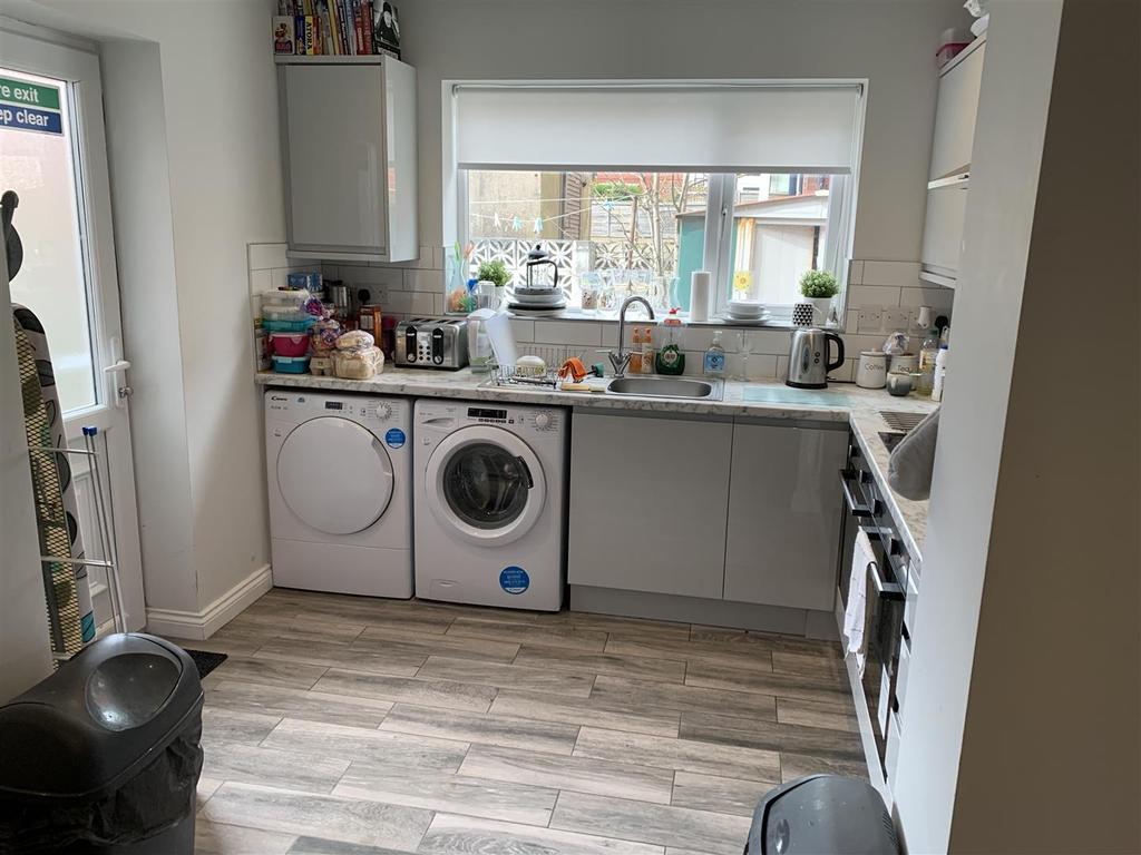 Harcourt Street, Oldham 2 bed house share £500 pcm (£115 pw)