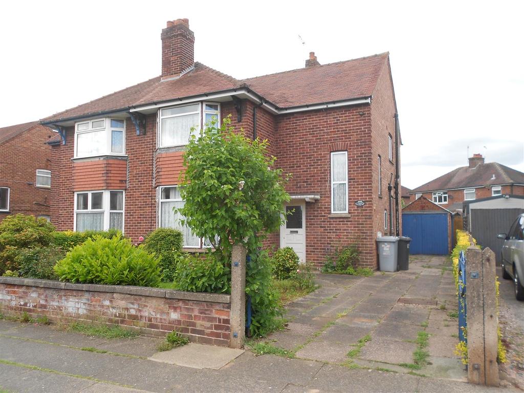 Manor Way, Crewe 3 bed semidetached house £199,950