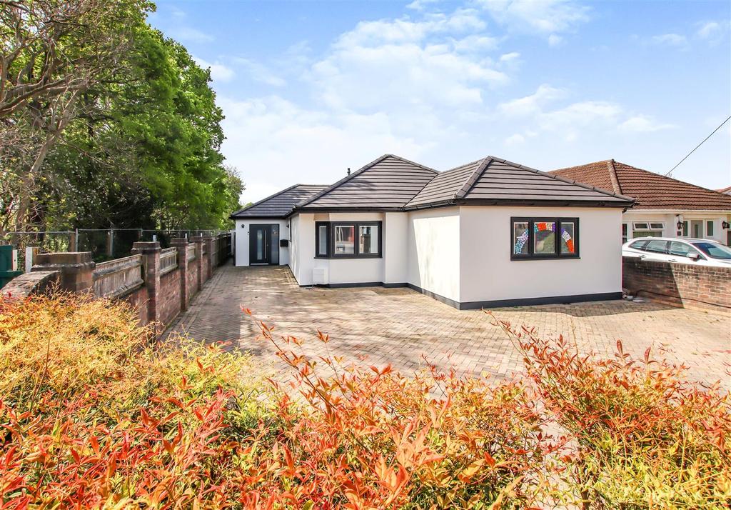 Greenaway Lane, Warsash, Hampshire 4 bed detached bungalow