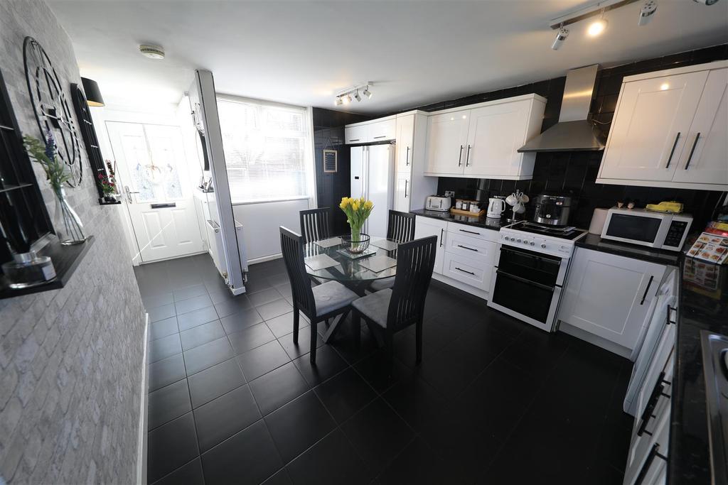 Bisley Grove, Bransholme, Hull 3 bed end of terrace house £120,000