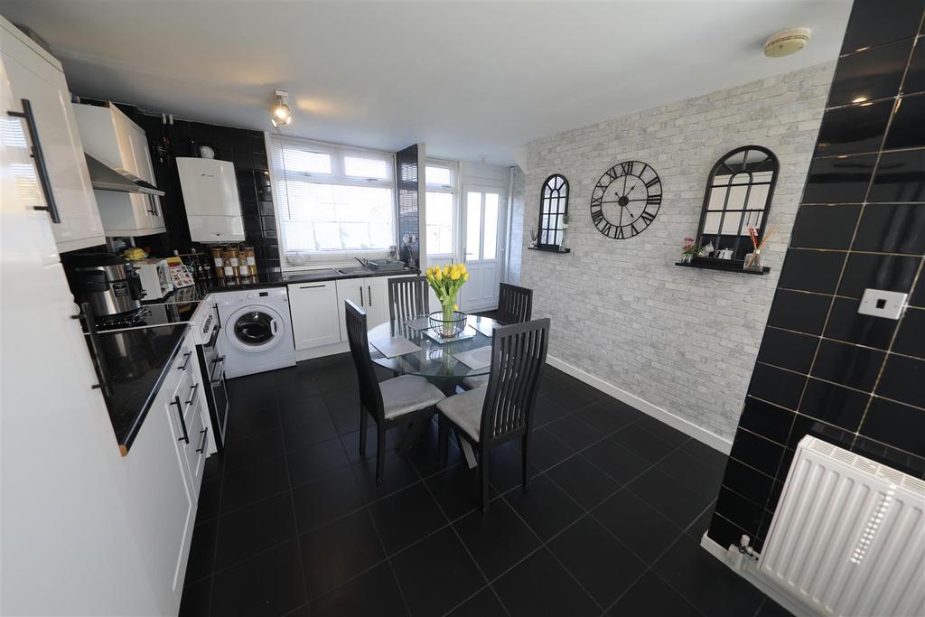 Bisley Grove, Bransholme, Hull 3 bed end of terrace house £120,000