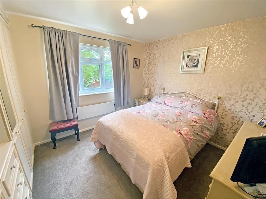 Bedroom 1.jpg