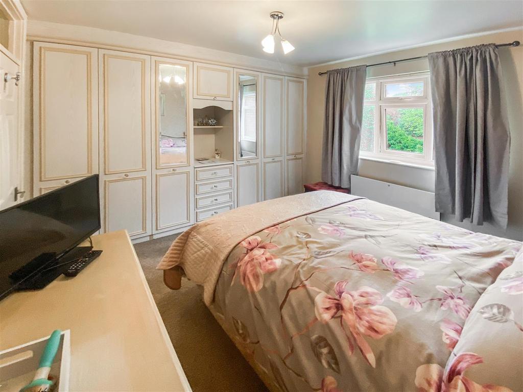 Bedroom 1 Aspect 2.jpg
