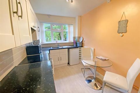 14 Beechfield Close, Sale, M33 4EH