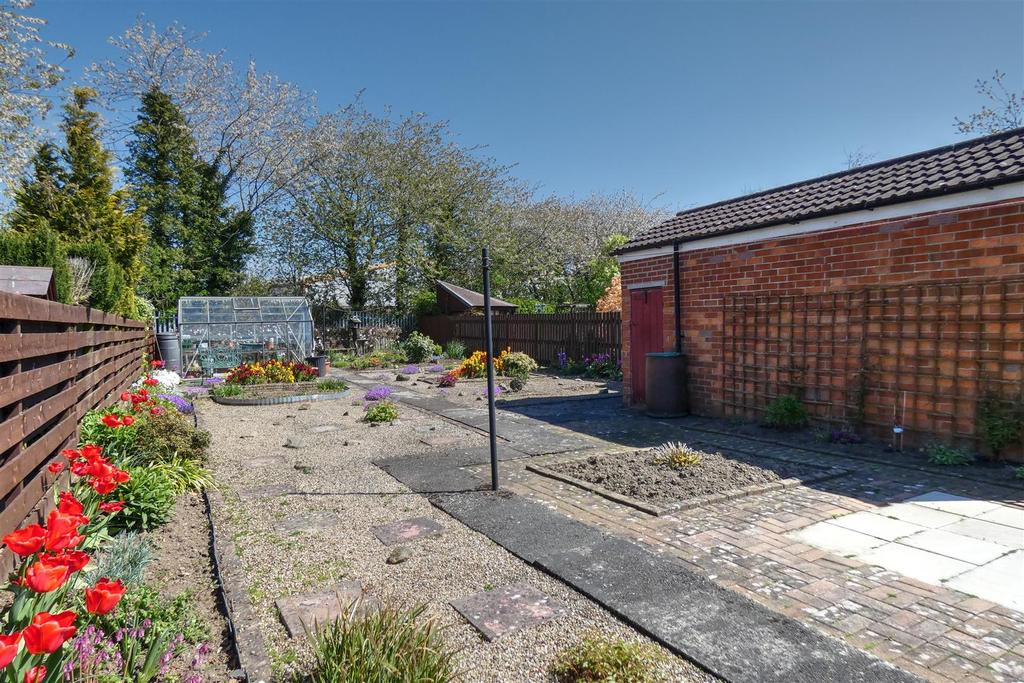 Green Lane, Morpeth 2 bed terraced house £190,000