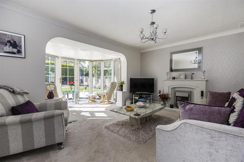 22 Long Fallas Crescent, Brighouse, HD6 3TN