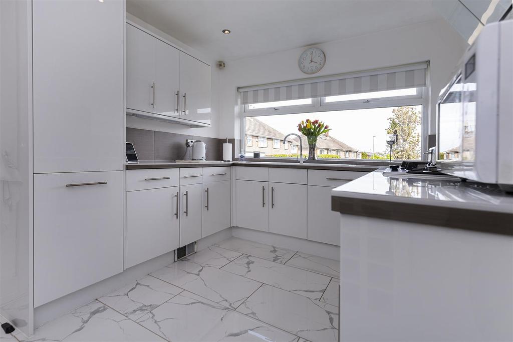 Long Fallas Crescent 3 bed detached bungalow £500,000