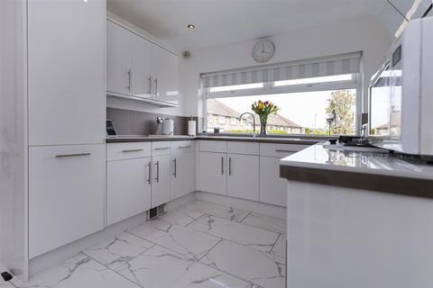 22 Long Fallas Crescent, Brighouse, HD6 3TN