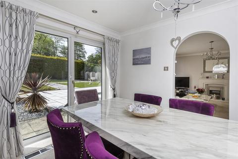 22 Long Fallas Crescent, Brighouse, HD6 3TN