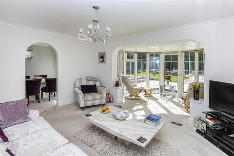 22 Long Fallas Crescent, Brighouse, HD6 3TN