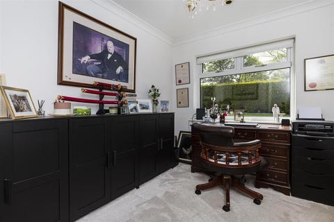 22 Long Fallas Crescent, Brighouse, HD6 3TN