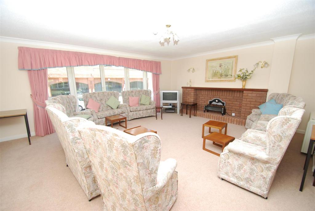 93 Communal Lounge.jpg