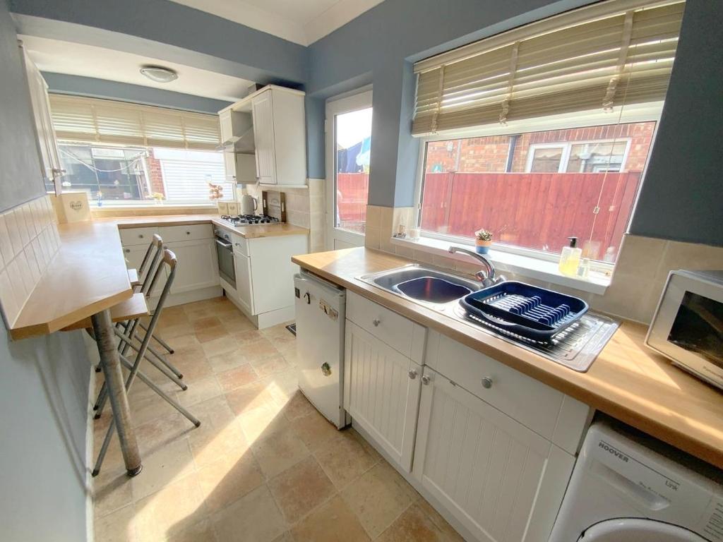 Dugard Road, Cleethorpes 3 bed semidetached house £180,000