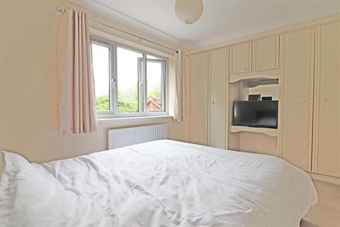 98 Alpine Road, Redhill, RH1 2LF