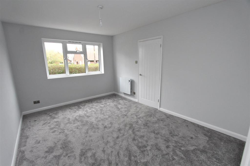 Winchs Garth, Staplehurst, Tonbridge 2 bed flat £950 pcm (£219 pw)