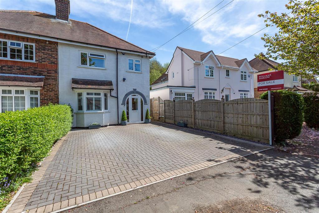 Buckland Road, Lower Kingswood, Tadworth 3 bed semidetached house for