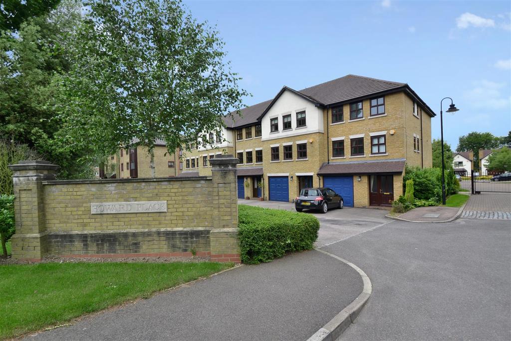 Howard Place, Reigate 4 bed townhouse £2,500 pcm (£577 pw)