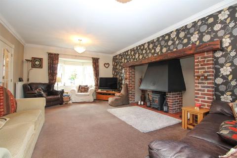 7 Aislabie Garth, Ripon, HG4 2DX