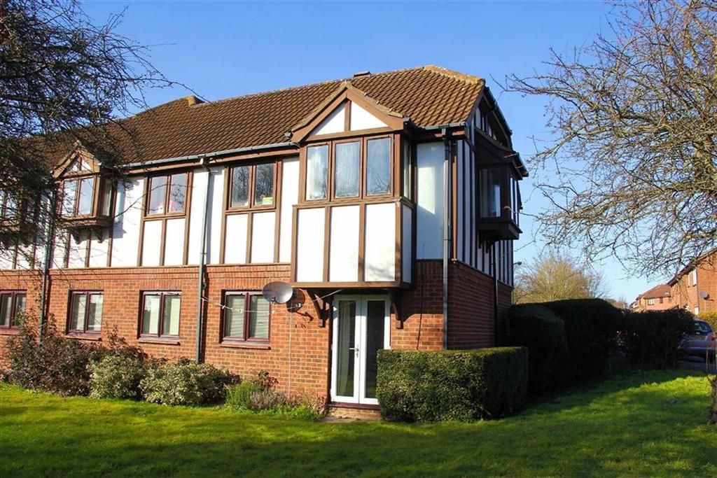 Kerr Close, Knebworth, SG3 6AL 2 bed flat £165,000