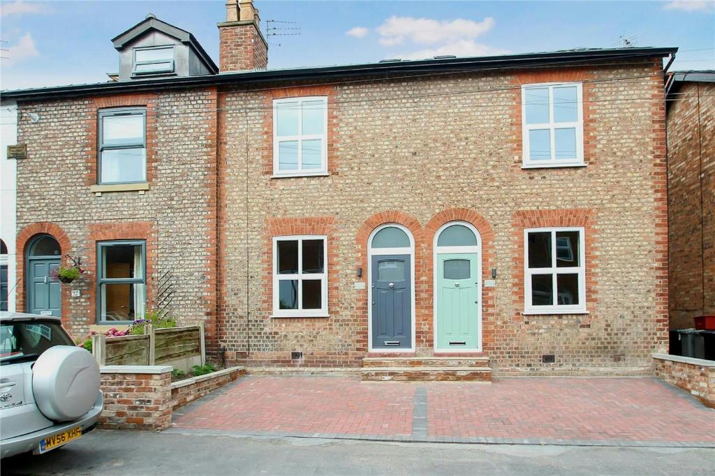 Priory Street, Bowdon 3 bed terraced house £1,800 pcm (£415 pw)