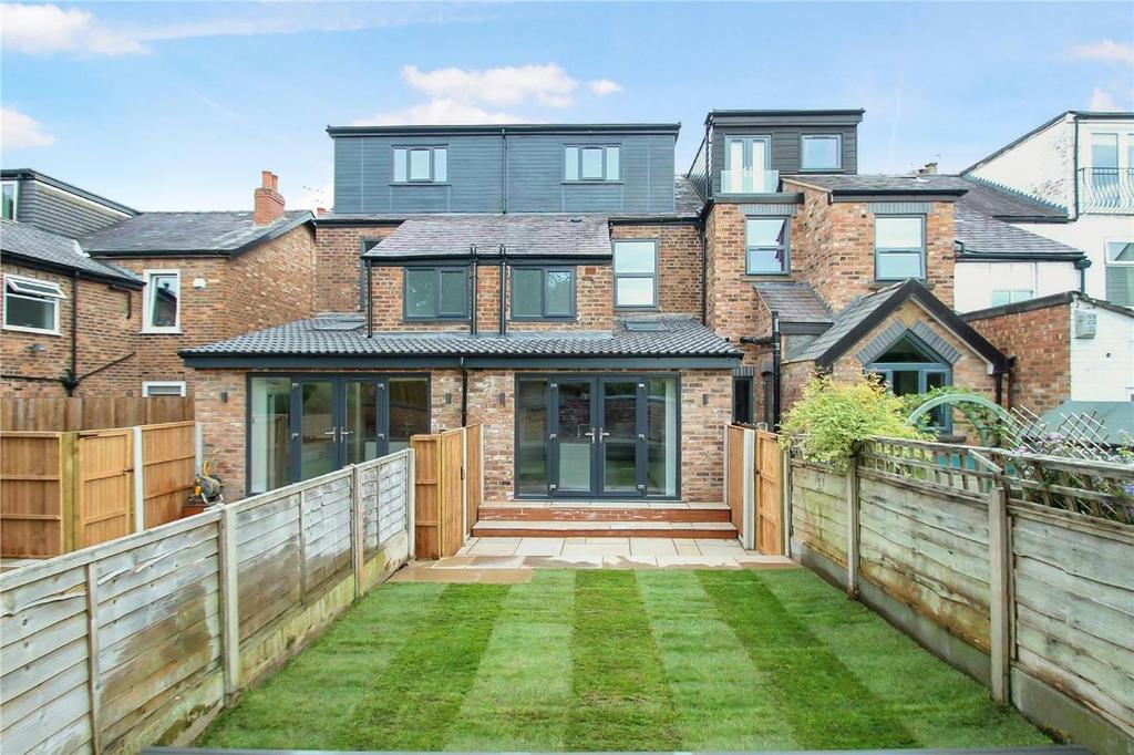 Priory Street, Bowdon 3 bed terraced house £1,800 pcm (£415 pw)