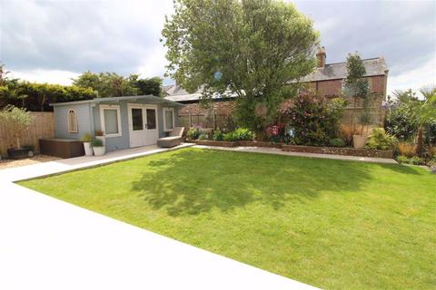 4 Pine Close, Barton On Sea, New Milton, BH25 7NZ