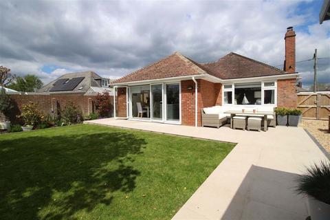 4 Pine Close, Barton On Sea, New Milton, BH25 7NZ