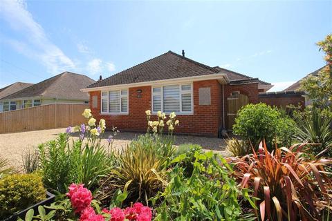 4 Pine Close, Barton On Sea, New Milton, BH25 7NZ