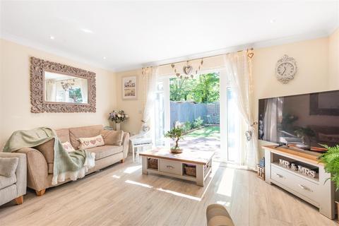 7 Riverhill Mews, Worcester Park, KT4 7AG