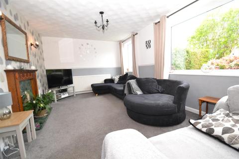 12 Ashlar Grove, Queensbury, Bradford, BD13 2SP