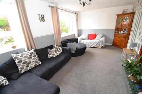 12 Ashlar Grove, Queensbury, Bradford, BD13 2SP