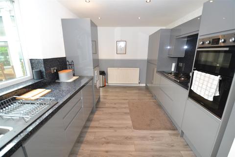 12 Ashlar Grove, Queensbury, Bradford, BD13 2SP