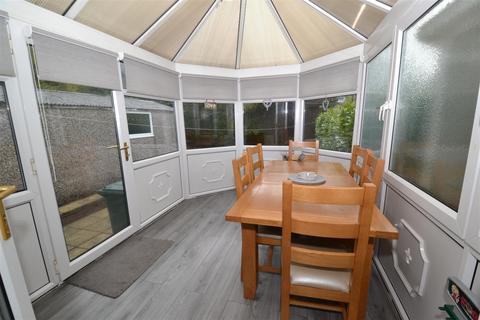12 Ashlar Grove, Queensbury, Bradford, BD13 2SP