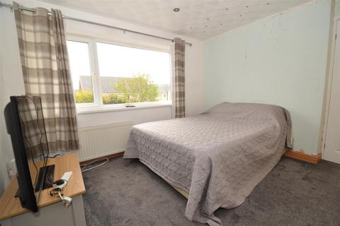 12 Ashlar Grove, Queensbury, Bradford, BD13 2SP