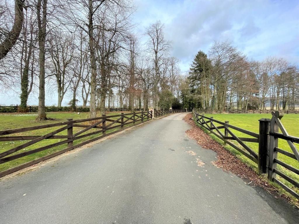 Access to The Coach House